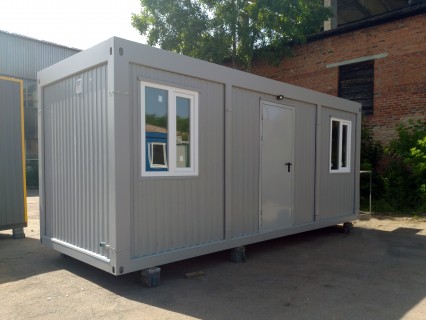 Sanitary block-module for a training place for inspection and washing of service animals